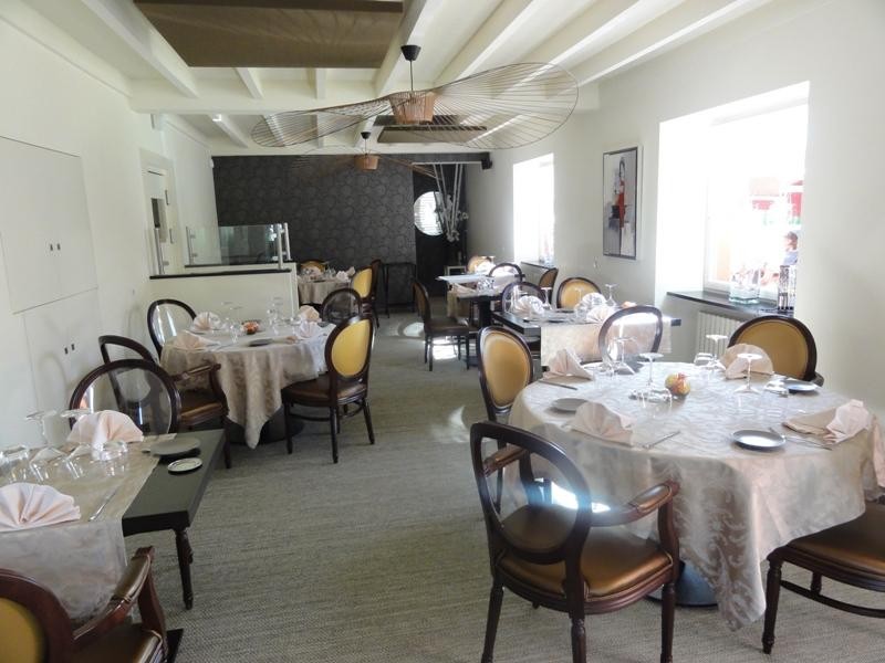 RESTAURANT ENTRE ROCHES